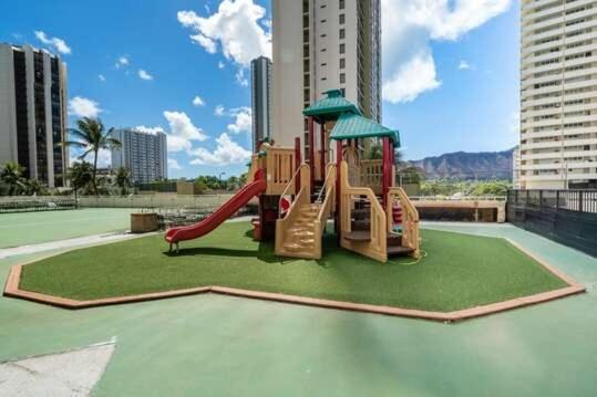 Deluxe Panoramic Mountain View Condo - 37Th Floor, Free Parking & Wifi Condo Χονολουλού Εξωτερικό φωτογραφία