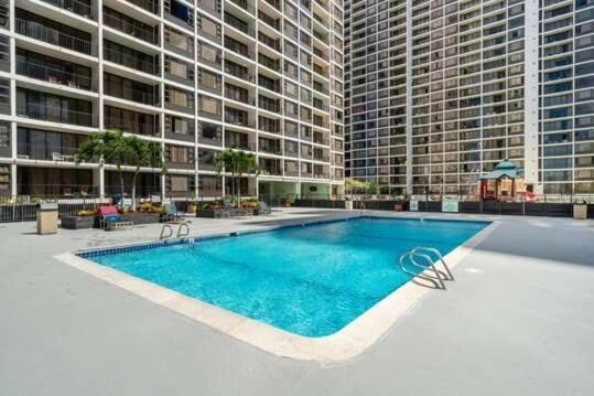 Deluxe Panoramic Mountain View Condo - 37Th Floor, Free Parking & Wifi Condo Χονολουλού Εξωτερικό φωτογραφία