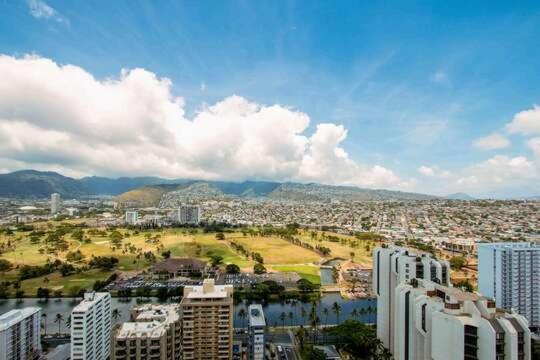 Deluxe Panoramic Mountain View Condo - 37Th Floor, Free Parking & Wifi Condo Χονολουλού Εξωτερικό φωτογραφία