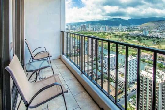 Deluxe Panoramic Mountain View Condo - 37Th Floor, Free Parking & Wifi Condo Χονολουλού Εξωτερικό φωτογραφία
